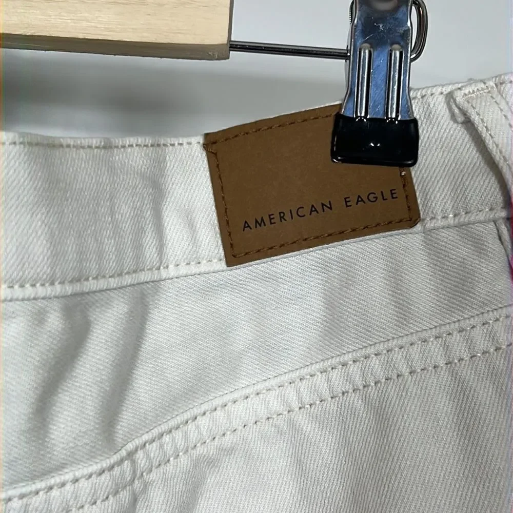 AMERICAN EAGLE Women’s 90s Boyfriend High Rise Distressed Jeans White Size 18